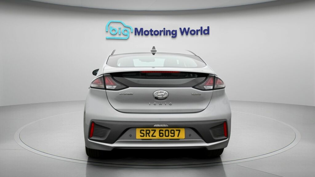 Hyundai Ioniq Premium Silver #6