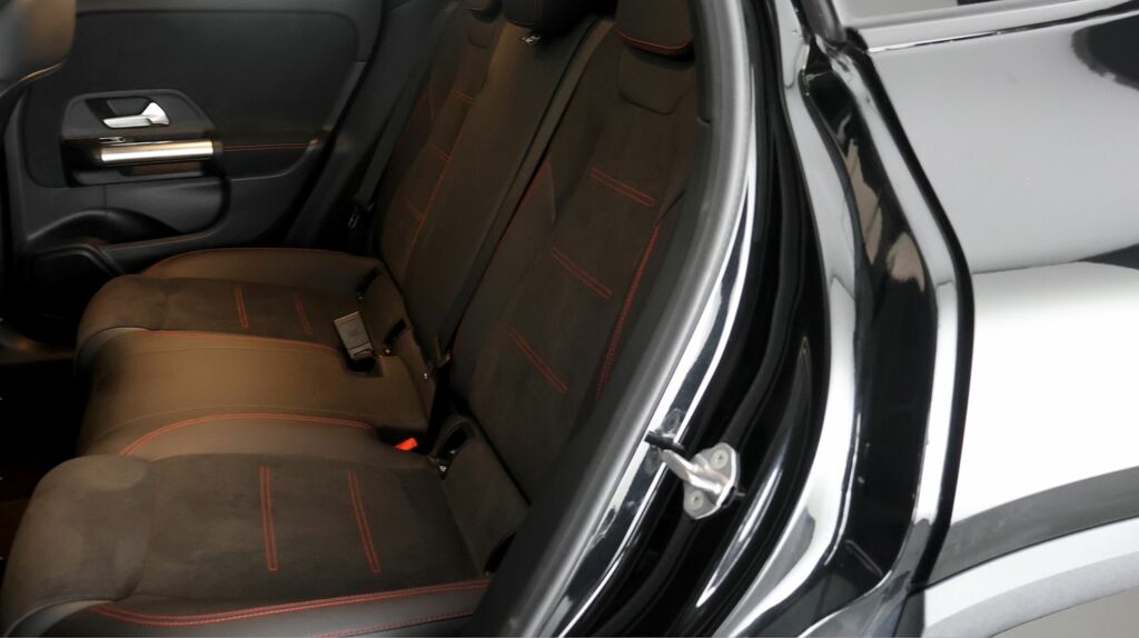 Mercedes-Benz GLA Class 180 Amg Line Premium Black #16