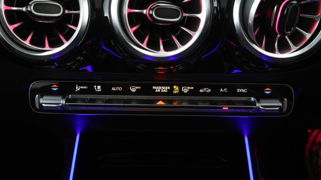 Mercedes-Benz GLA Class 180 Amg Line Premium Black #12
