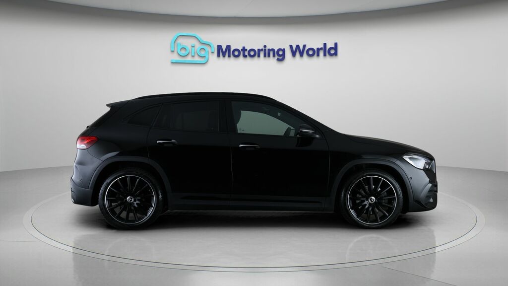 Mercedes-Benz GLA Class 180 Amg Line Premium Black #8