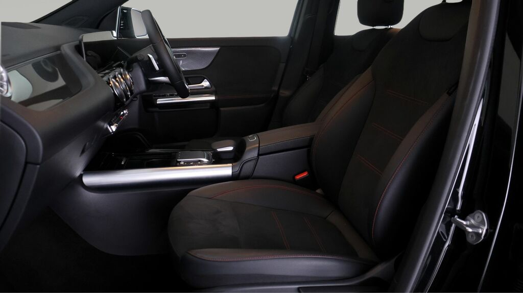 Mercedes-Benz GLA Class 180 Amg Line Premium Black #14
