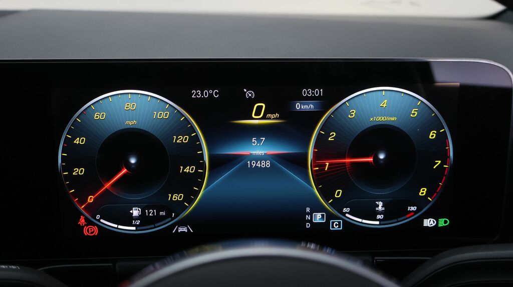 Mercedes-Benz GLA Class 180 Amg Line Premium Black #10
