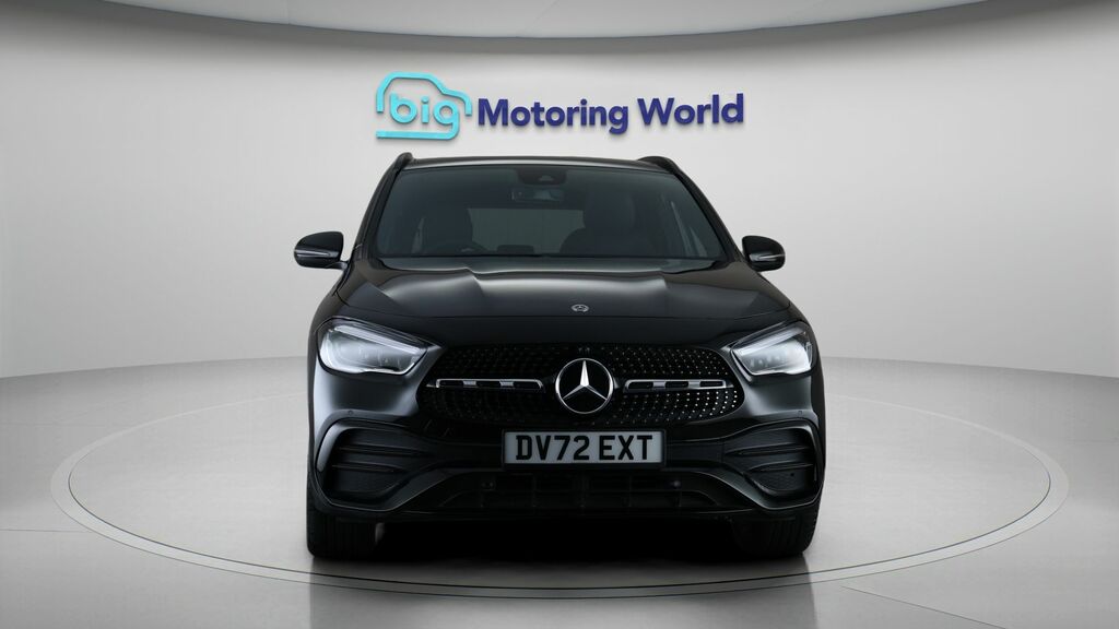 Mercedes-Benz GLA Class Amg Line Night Edition Black #2