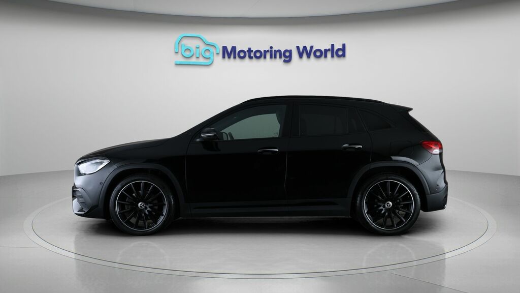 Mercedes-Benz GLA Class Amg Line Night Edition Black #4