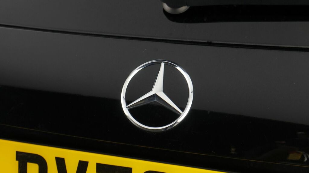 Mercedes-Benz GLA Class 180 Amg Line Premium Black #21