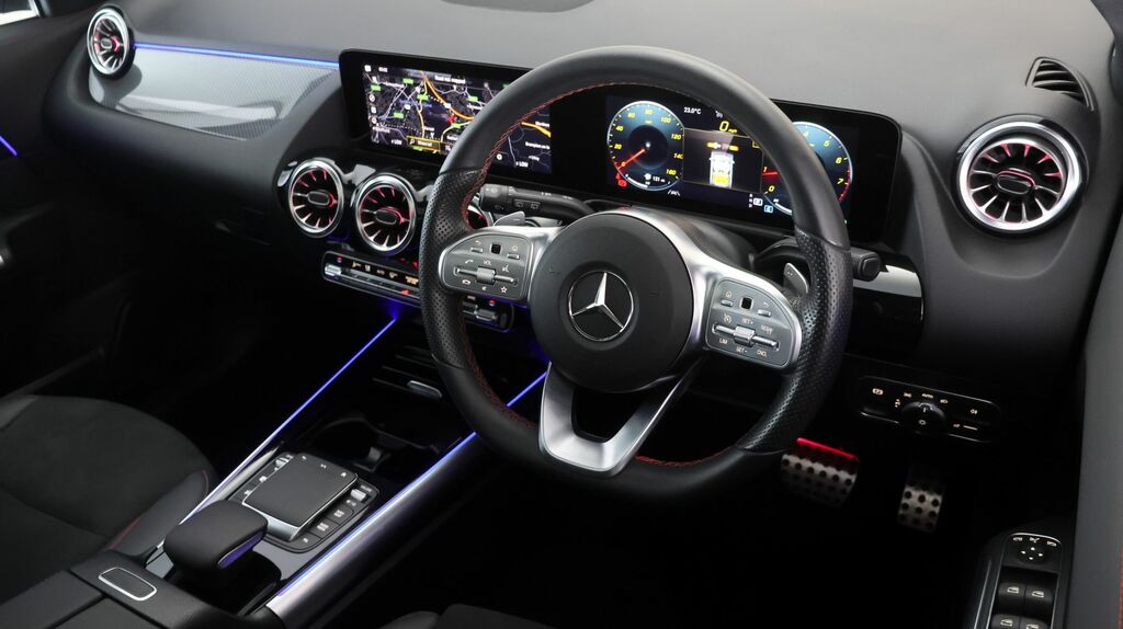 Mercedes-Benz GLA Class 180 Amg Line Premium Black #9