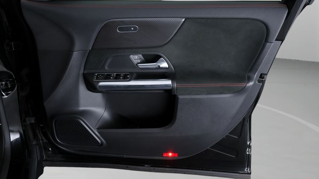 Mercedes-Benz GLA Class 180 Amg Line Premium Black #15