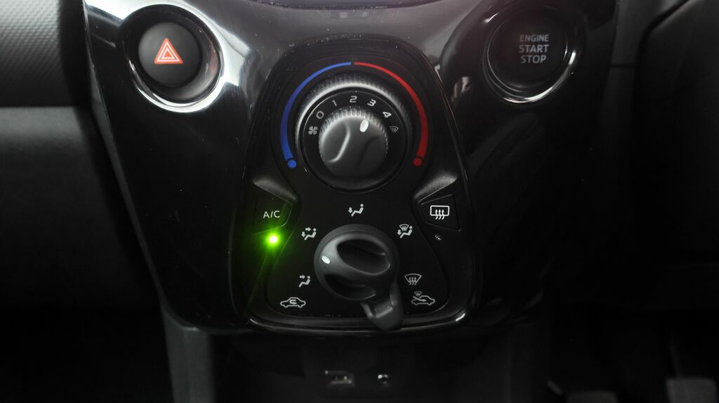 Peugeot 108 1.0 Active White #11