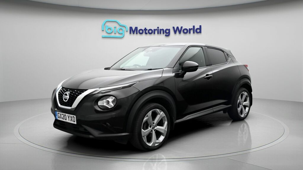 Nissan Juke Tekna Black #3
