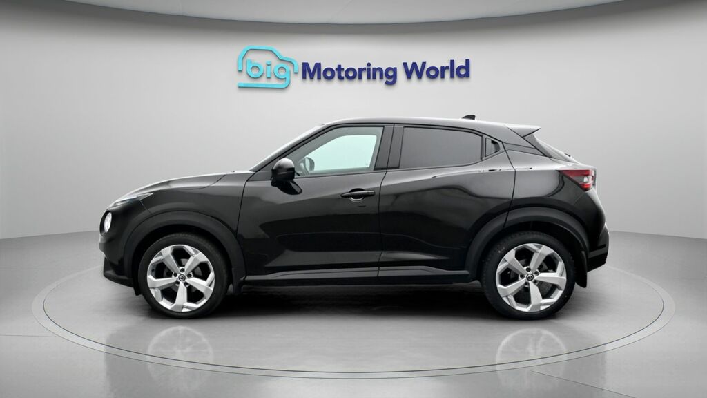 Nissan Juke Tekna Black #4