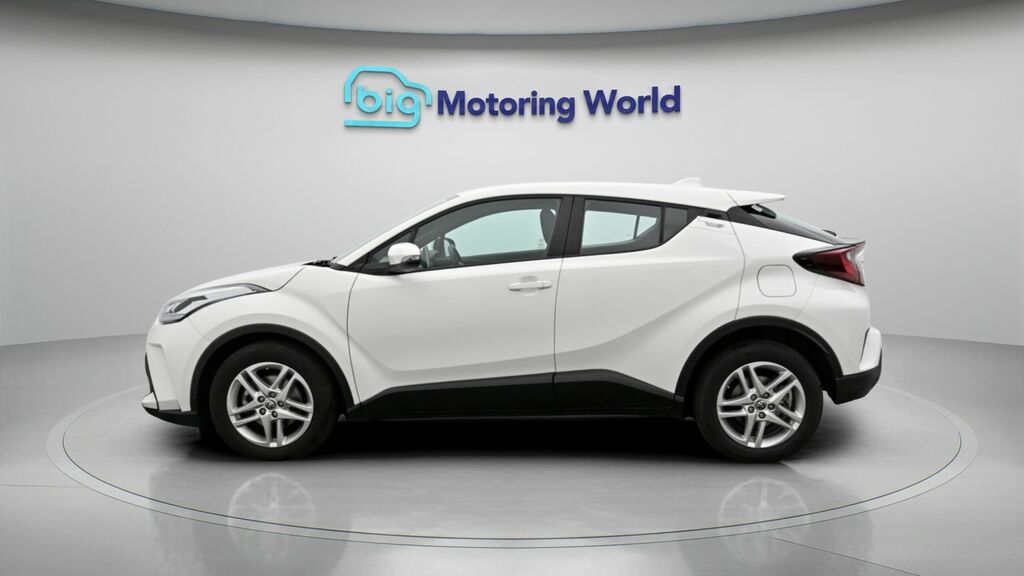 Toyota C-Hr Icon White #4
