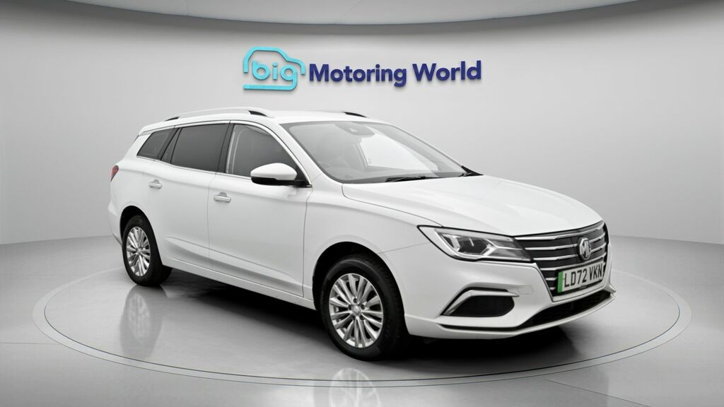 MG MG5 Exclusive Long Range White