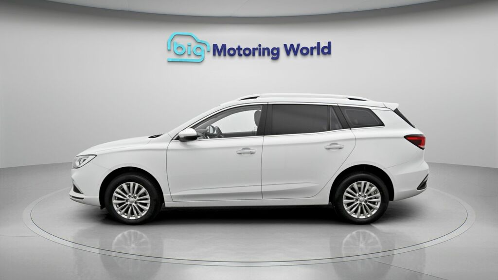 MG MG5 Exclusive Long Range White #4
