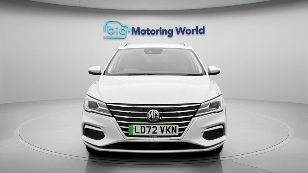 MG MG5 Exclusive Long Range White #2