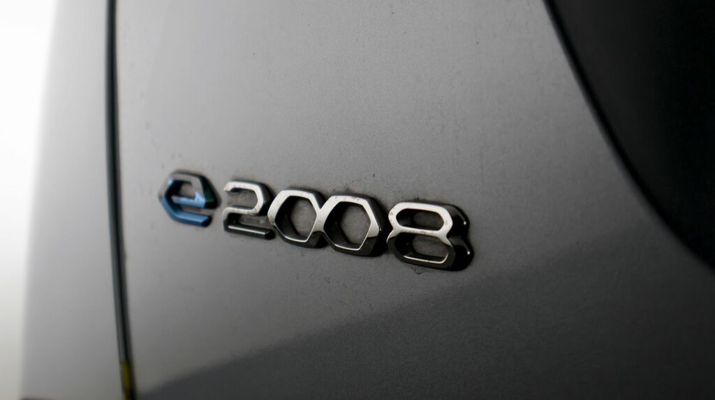 Peugeot e-2008 100Kw Allure 50Kwh White #24