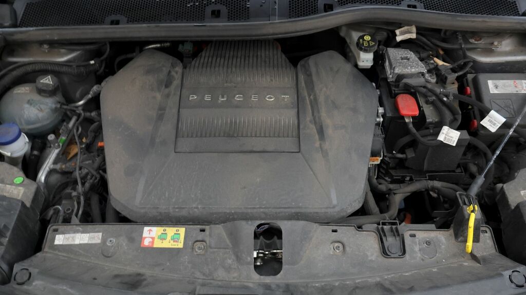 Peugeot e-2008 100Kw Allure 50Kwh White #19