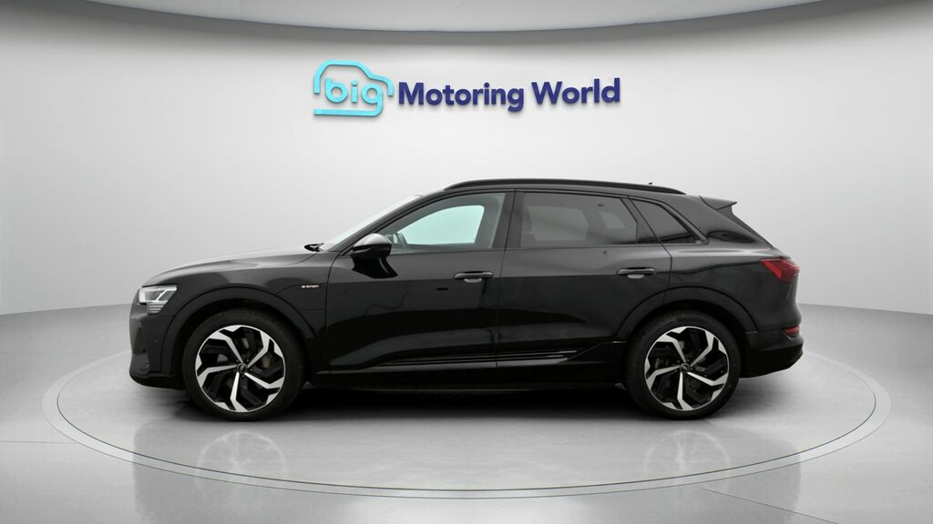 Audi E-tron Black Edition Black #4