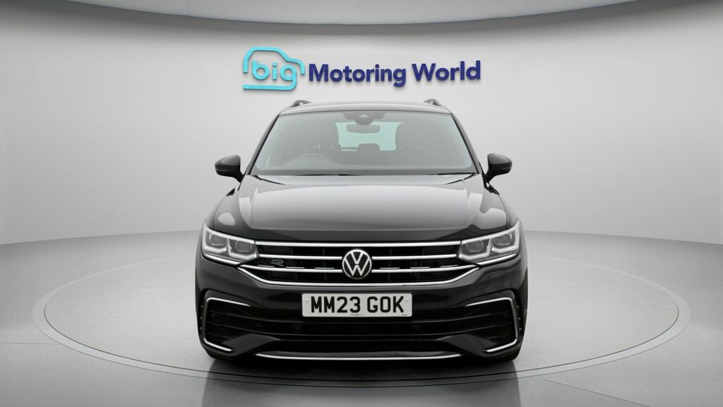 Volkswagen Tiguan R-line MM23GOK Black #2