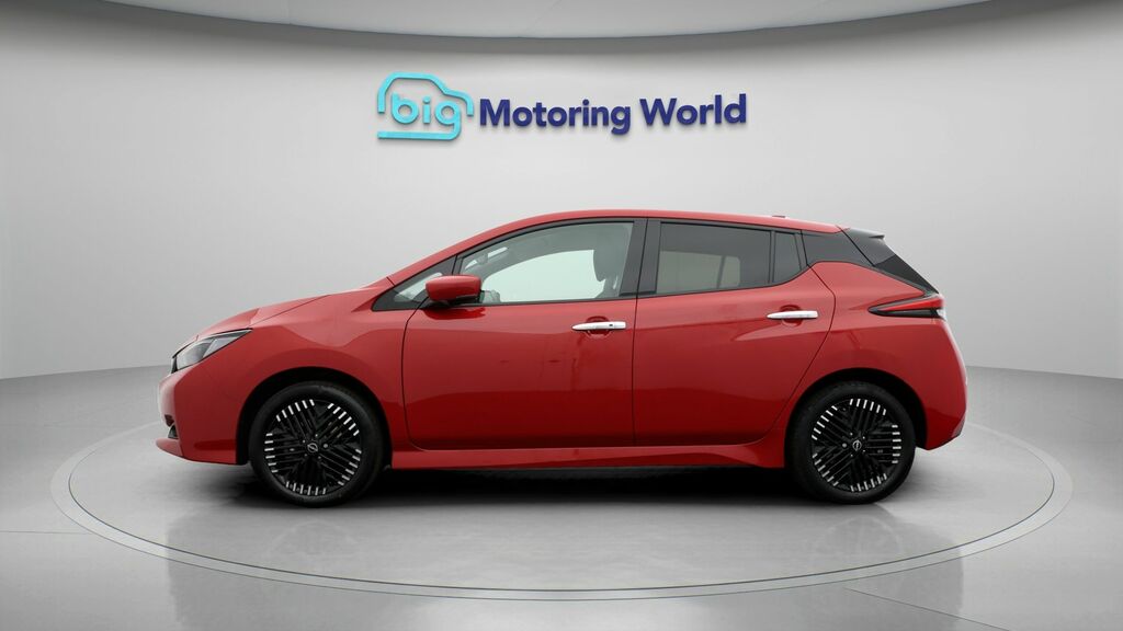 Nissan Leaf E N-connecta Red #4