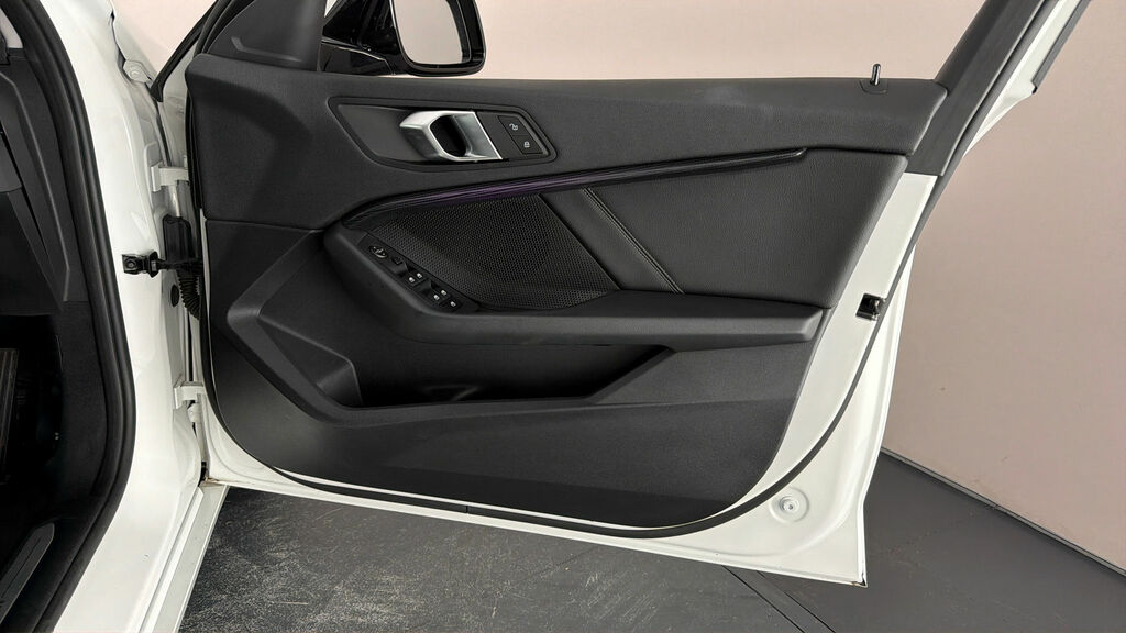 BMW 1 Series Sport LJ73DDS White #6