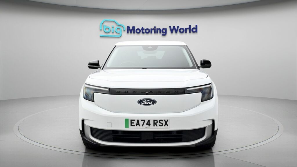 Ford Explorer Select White #2