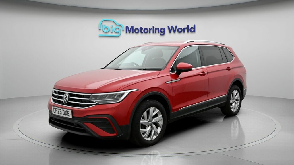 Volkswagen Tiguan Allspace Life Red #3