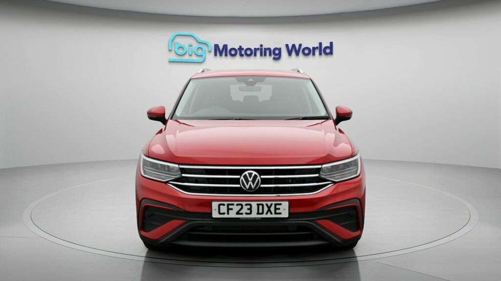 Volkswagen Tiguan Allspace Life Red #2