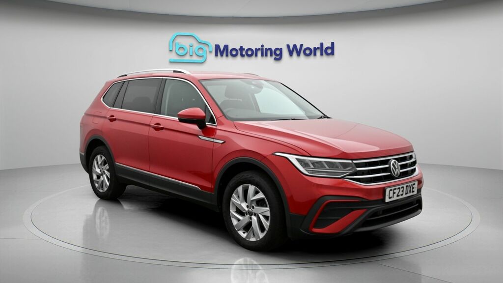 Volkswagen Tiguan Allspace Life Red
