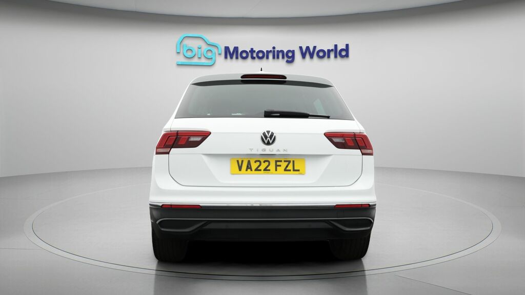 Volkswagen Tiguan Life White #6