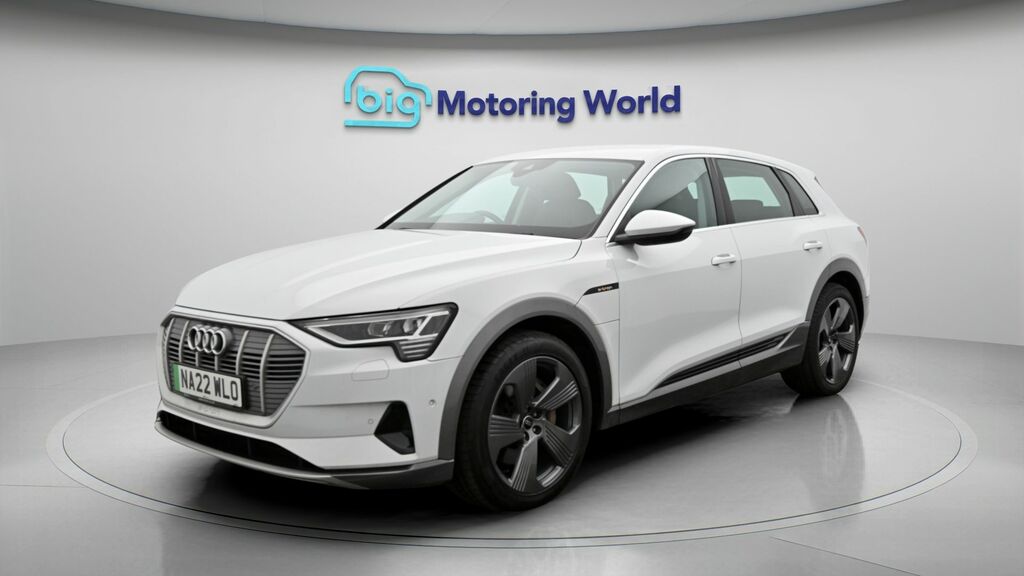 Audi E-tron Technik White #3