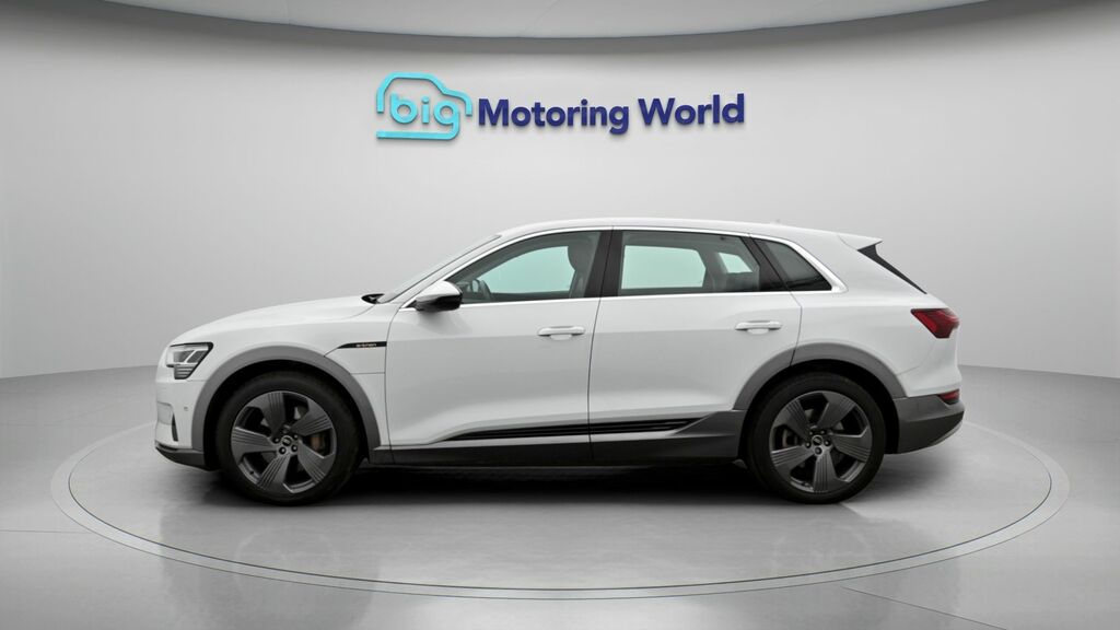 Audi E-tron Technik White #4
