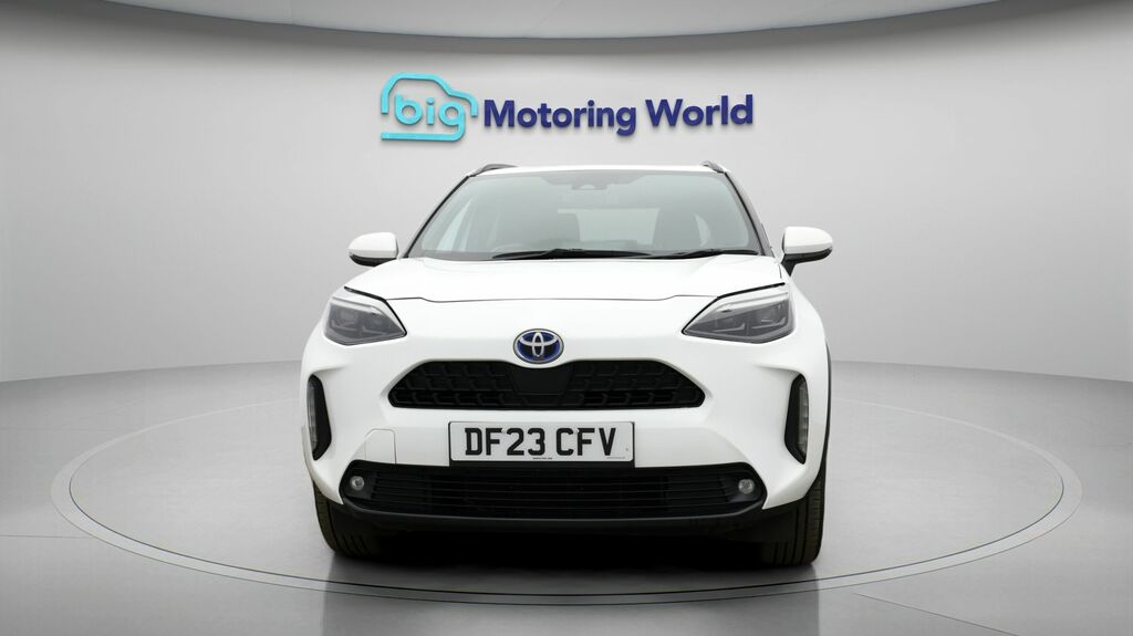 Toyota Yaris Cross Design DF23CFV White #2