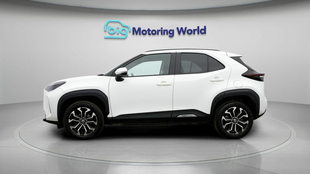 Toyota Yaris Cross Design DF23CFV White #4