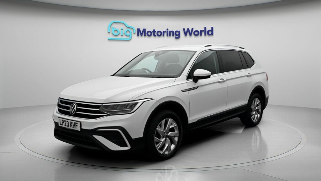 Volkswagen Tiguan Allspace Life White #3