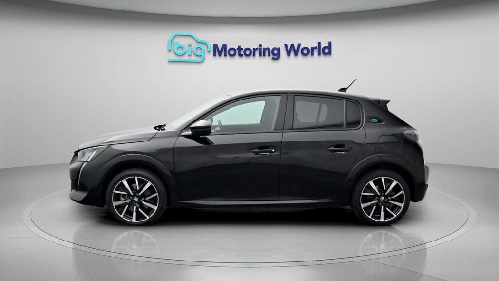 Peugeot e-208 Gt Black #4