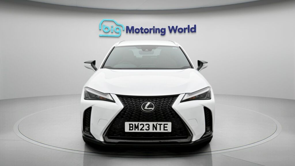 Lexus UX F Sport Design White #2