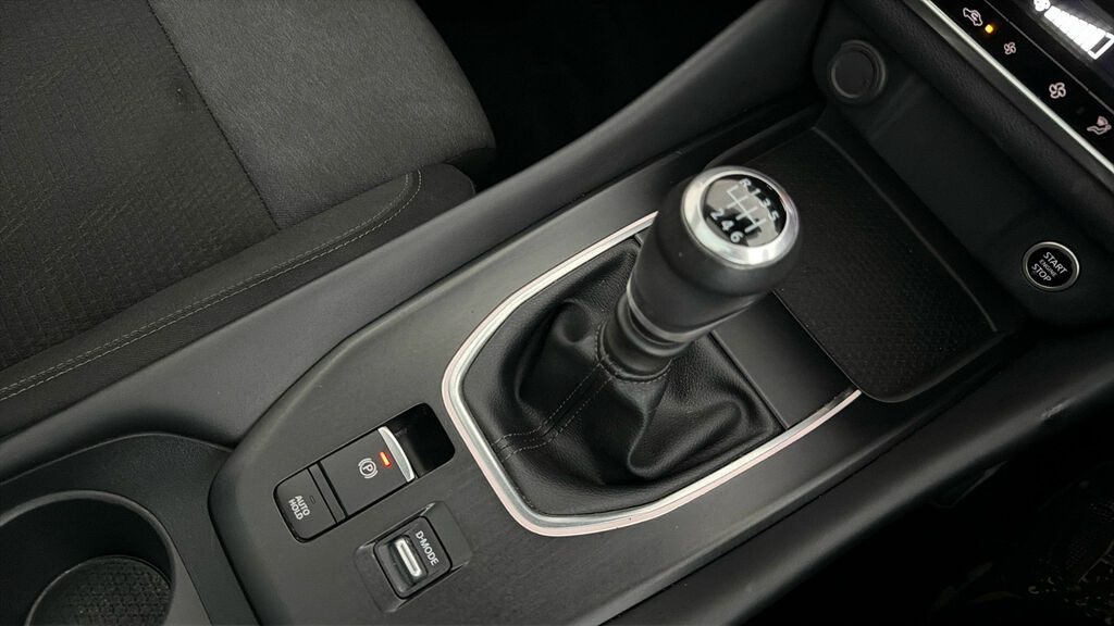 Nissan Qashqai N-connecta Black #26