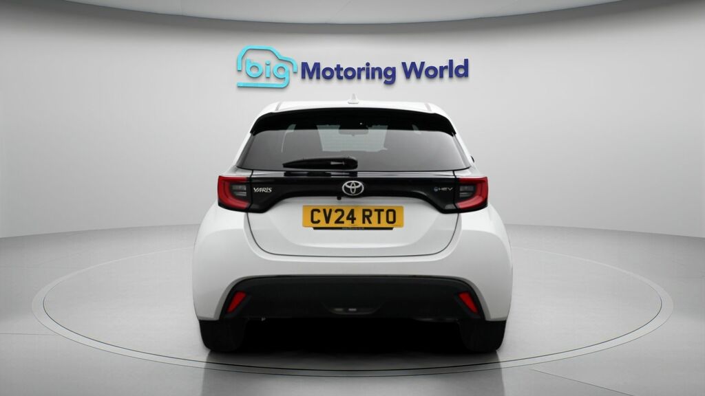 Toyota Yaris Design White #6
