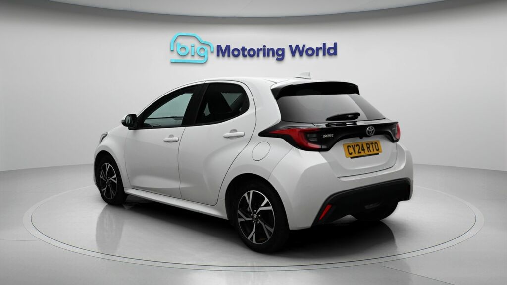 Toyota Yaris Design White #5