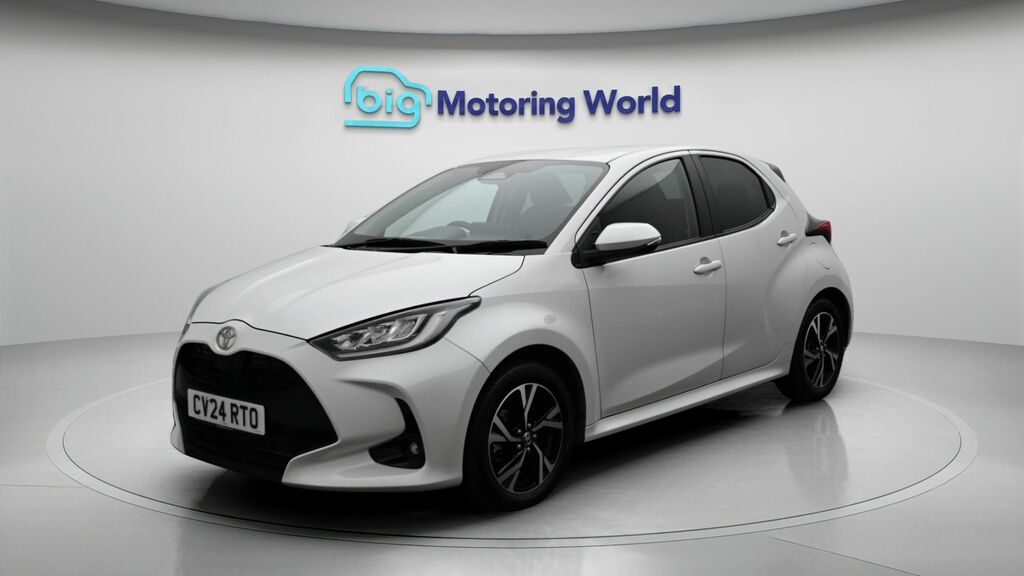 Toyota Yaris Design White #3