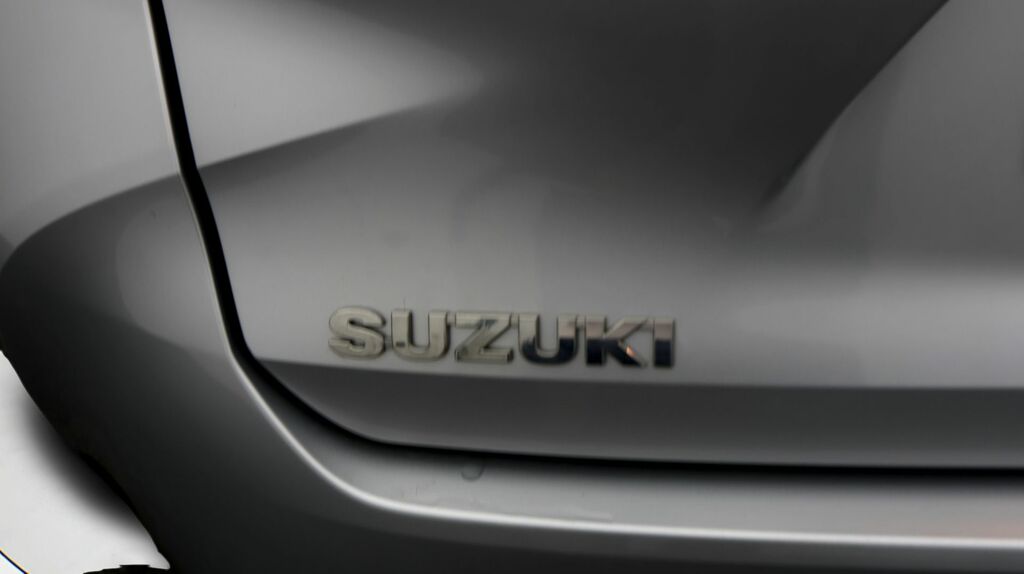 Suzuki Swace Motion Hev Cvt Silver #23