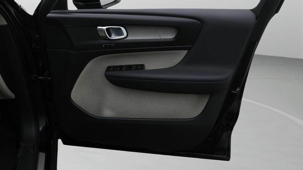 Volvo XC40 T3 R-design Sat Nav Dark Tints Rear Park Assist Black #15