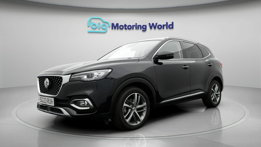 MG HS Exclusive Black #3
