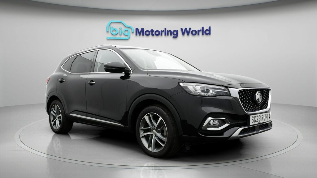 MG HS Exclusive Black