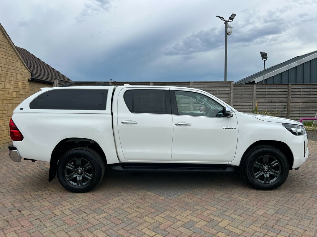 Toyota HILUX D-4d 150 Icon 4Wd Double Cab With Truckman Top Aut FE22VKB White #2