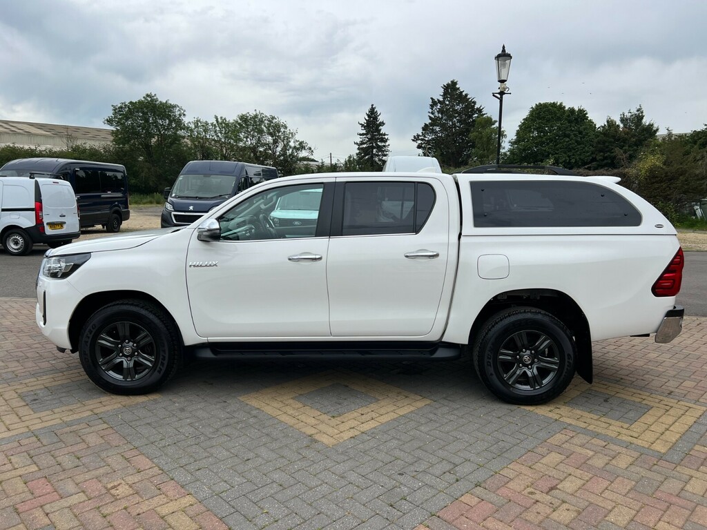 Toyota HILUX D-4d 150 Icon 4Wd Double Cab With Truckman Top Aut FE22VKB White #6