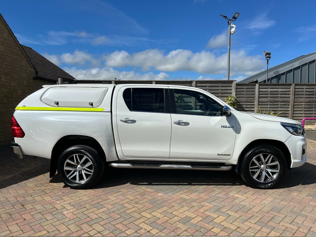 Toyota HILUX D-4d 150 Invincible X 4Wd Double Cab With Truckman WV19NHO White #2