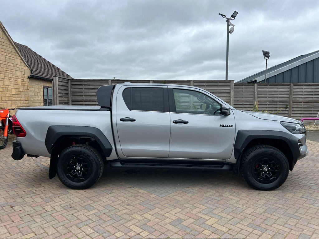 Toyota HILUX D-4d 204 Gr Sport 4Wd Double Cab With Tonneau Cove Silver #2