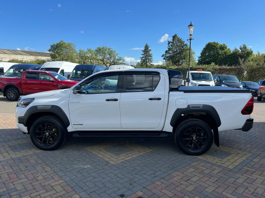 Toyota HILUX D-4d 204 Invincible X 4Wd Double Cab With Tonneau White #6