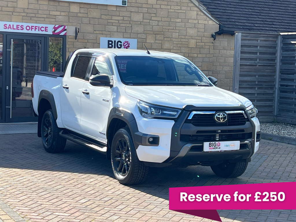 Toyota HILUX D-4d 204 Invincible X 4Wd Double Cab With Tonneau White